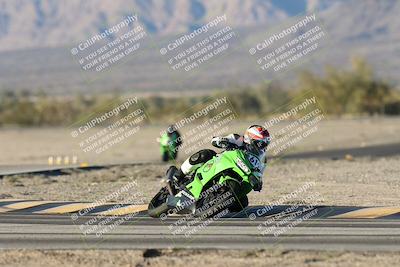 media/Dec-07-2025-CVMA (Sun) [[3e7d2de5dc]]/Race 18-Formula Twins-Formula 40 UL/